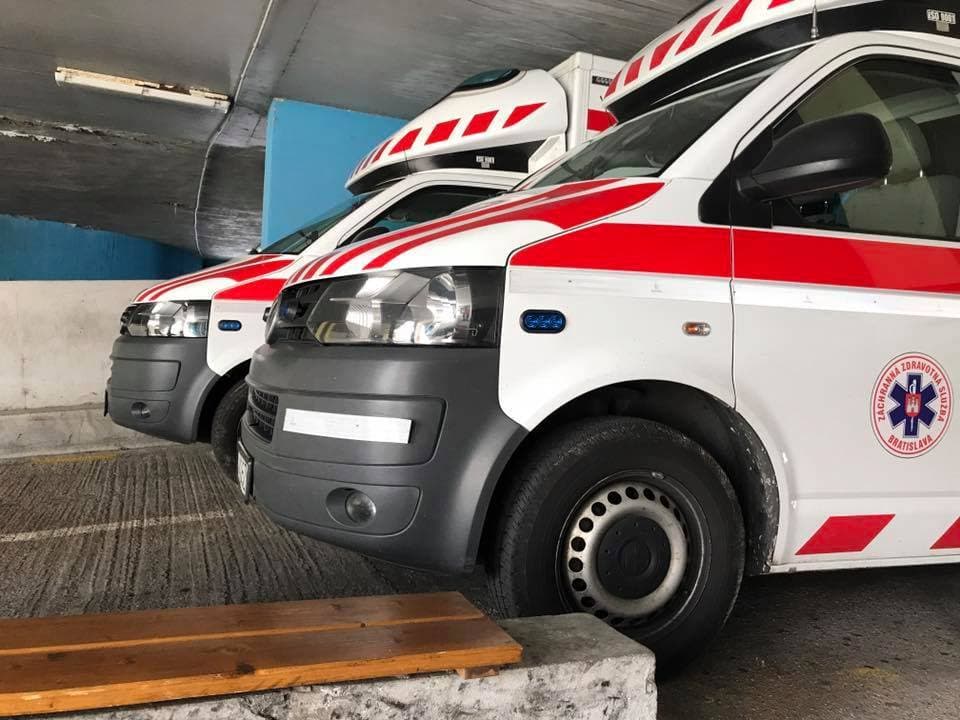 Zmena v zdravotníctve. Po novom k pacientovi nepríde prvá sanitka
