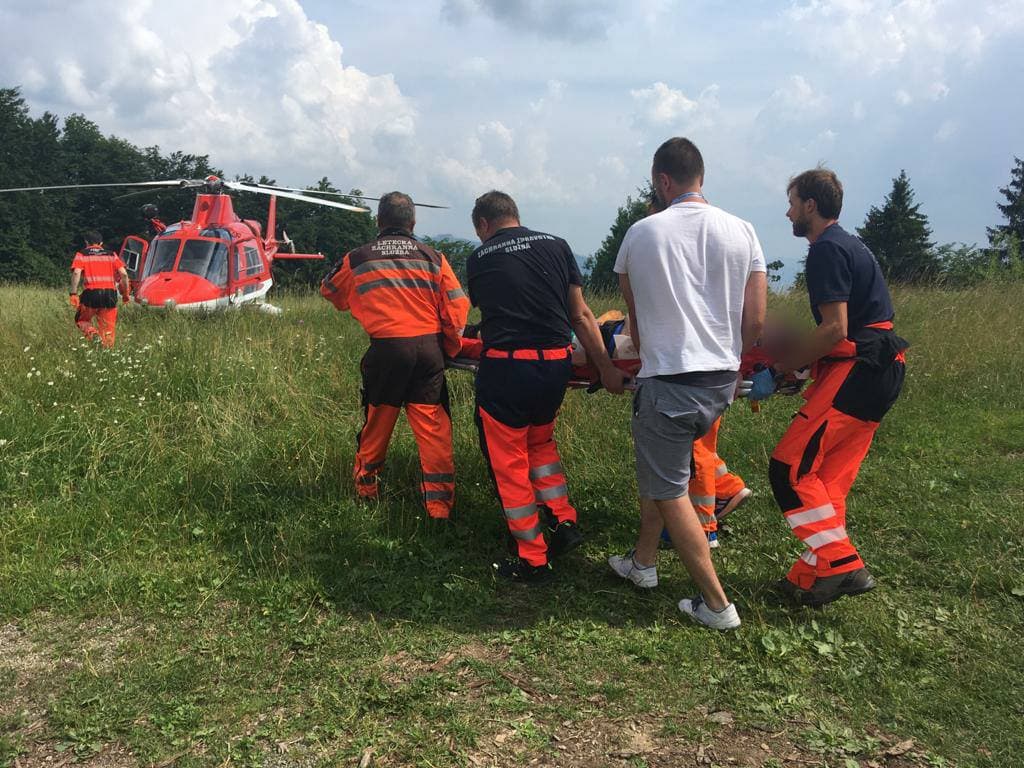 Iba 8-ročný chlapec utrpel vážne poranenie hlavy. Leteckí záchranári ho previezli do Košíc