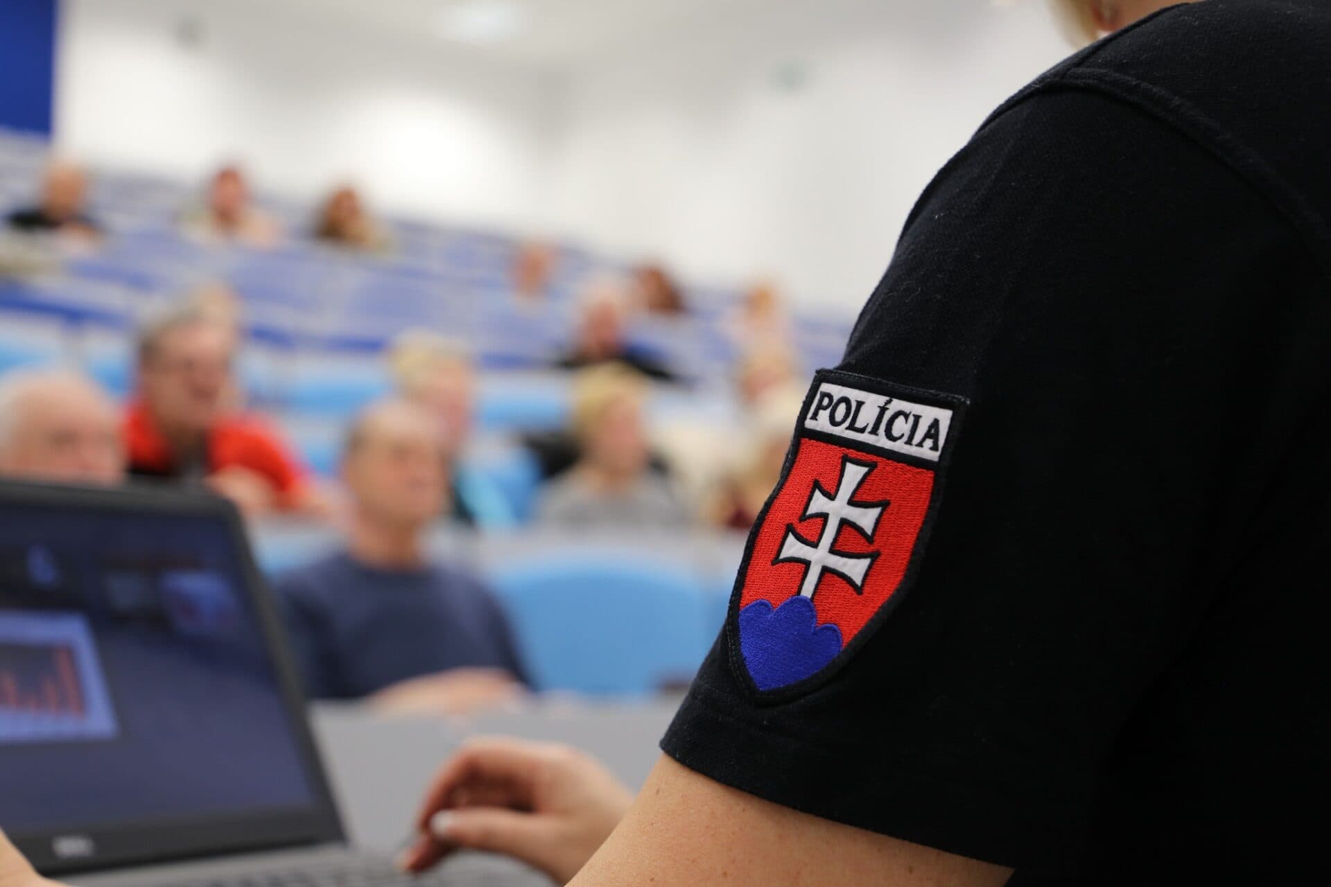 Policajtom už po strednej? Je to možné
