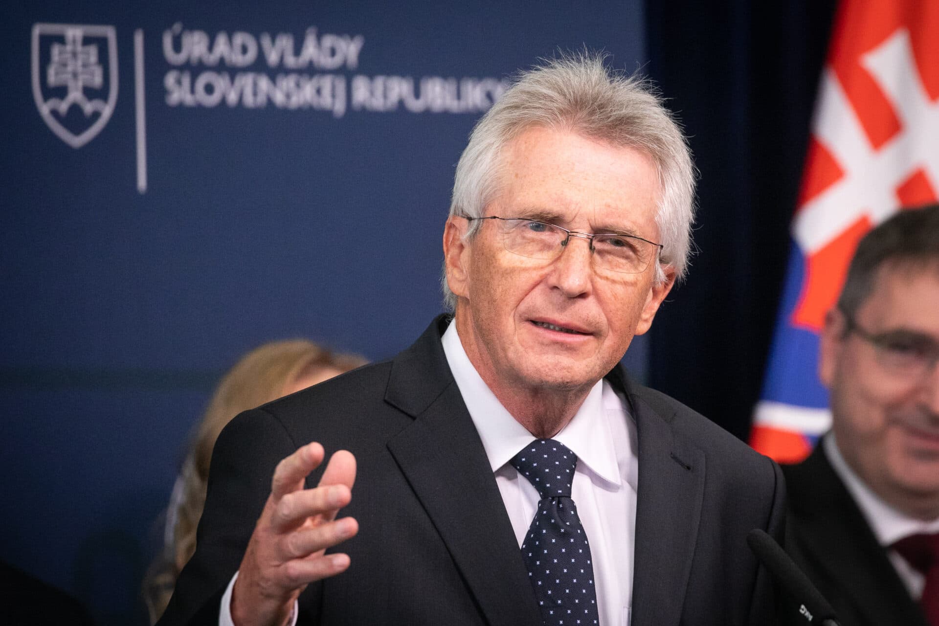 VYDRŽAL LEN DVA MESIACE: Minister vnútra Ivan Šimko KONČÍ vo funkcii