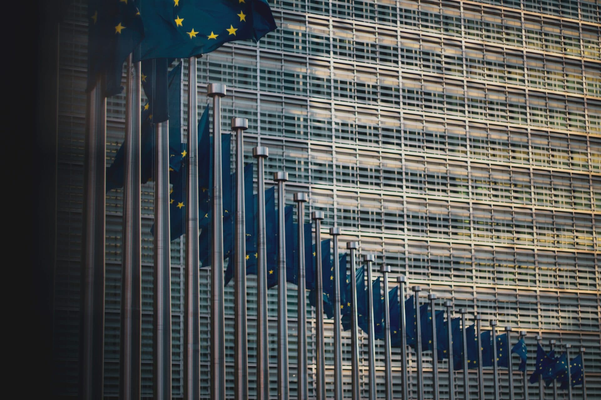 Dôvera v EÚ na Slovensku mierne narástla, ruská agresia na Ukrajine zostáva najväčšou výzvou