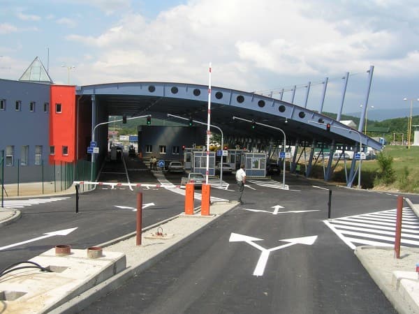 Cestujúca z Ukrajiny sa snažila podplatiť colníka, súd jej uložil peňažný trest
