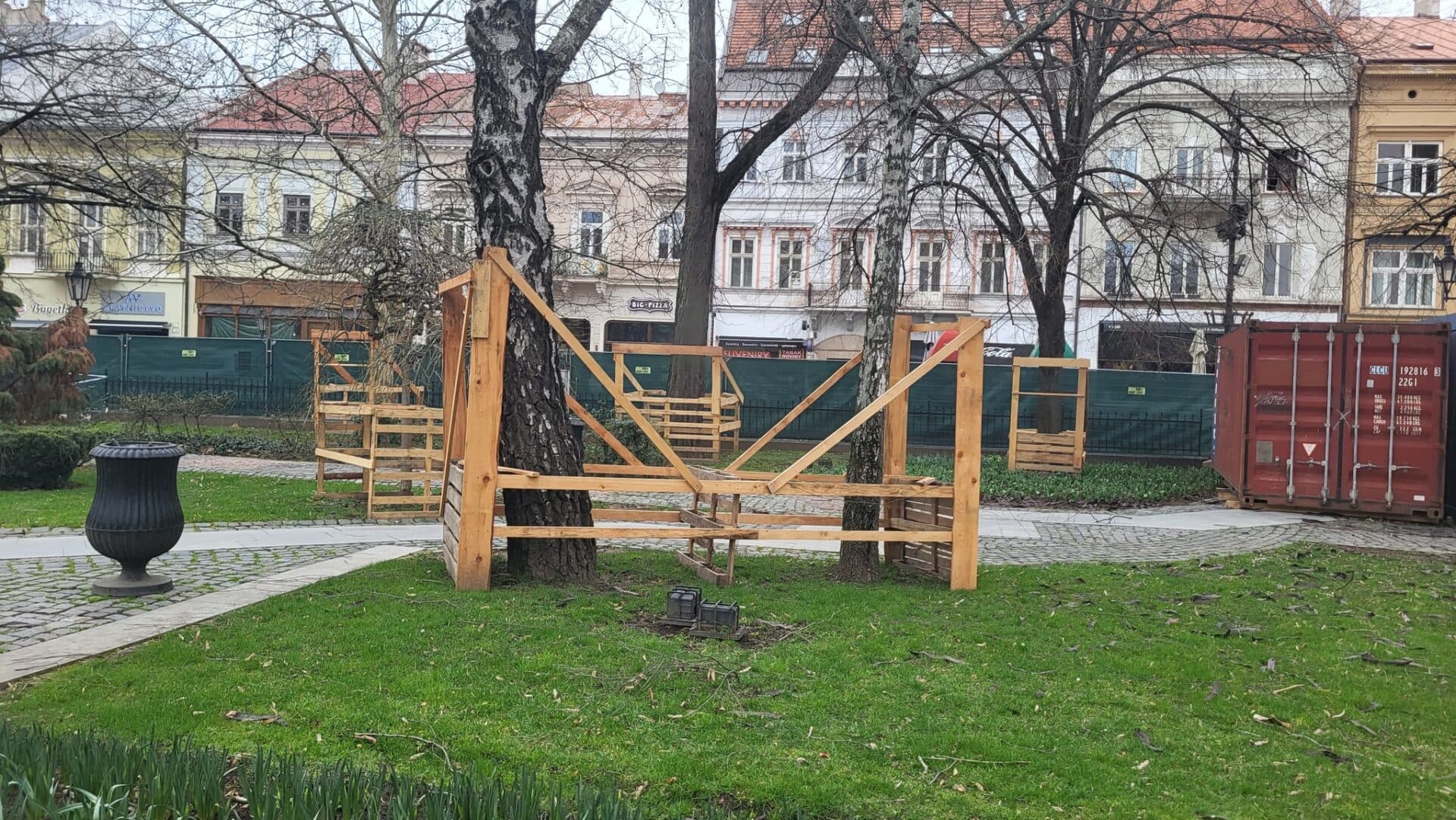 Rekonštrukcia Spievajúcej fontány NEOHROZUJE dreviny v okolí. Takto postupujú práce