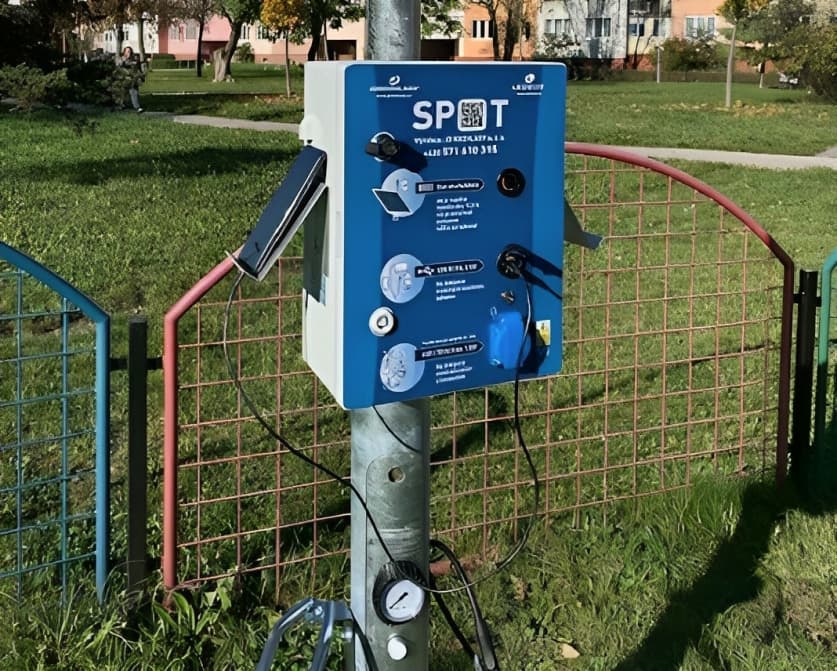 Na Juhu pribudli špeciálne LED solárne svietidlá. Ich multifunkčnosť vás prekvapí