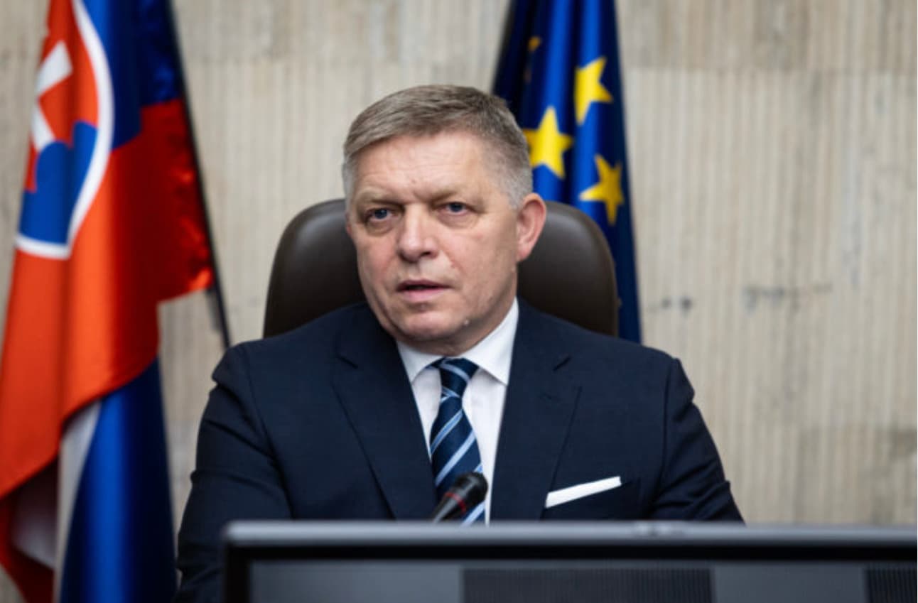 Podľa SNS mal Fico zabrániť finančnej pomoci Ukrajine