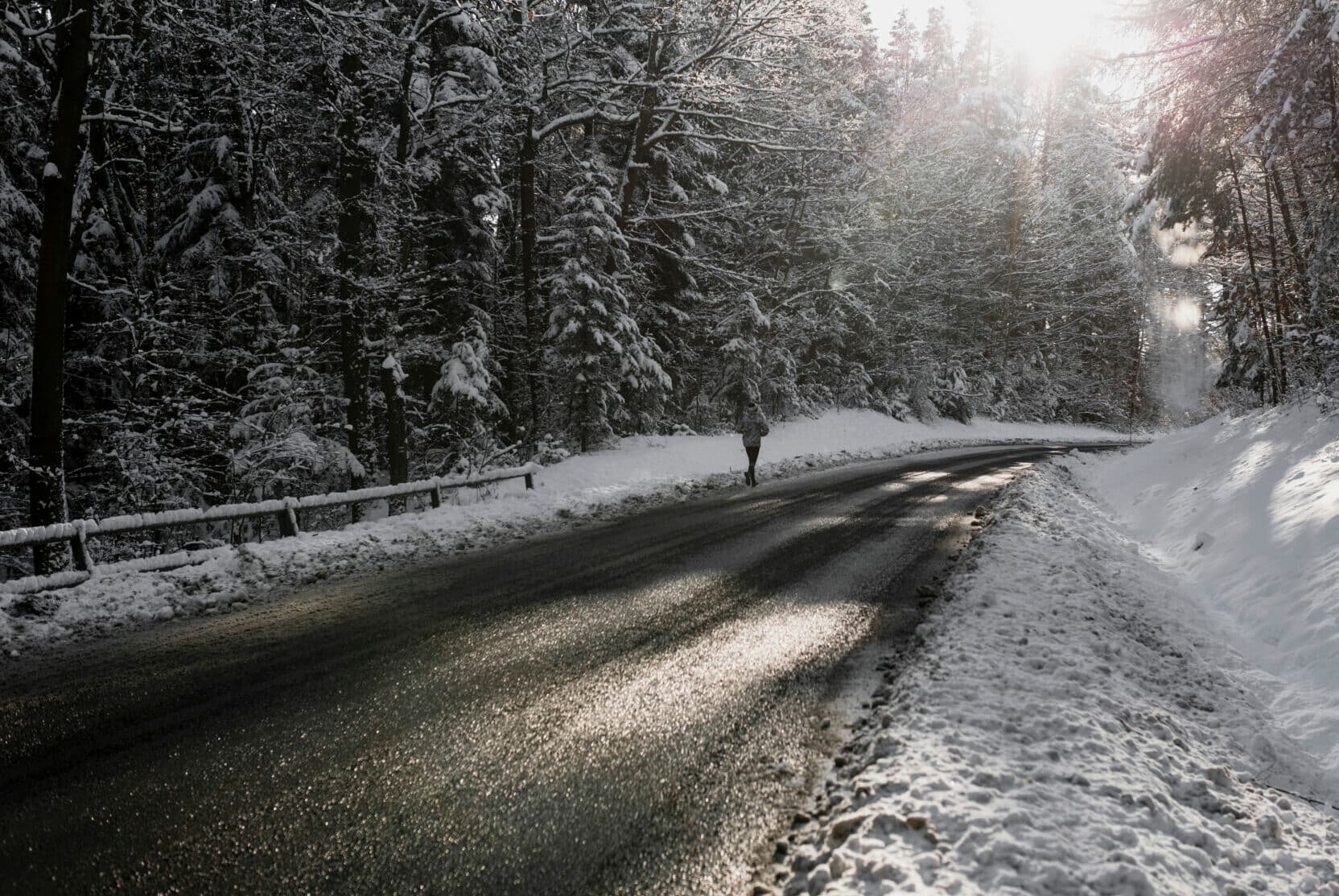 Mrznúci dážď komplikoval dopravu. Teplota klesla za pár hodín až o 15 stupňov Celzia
