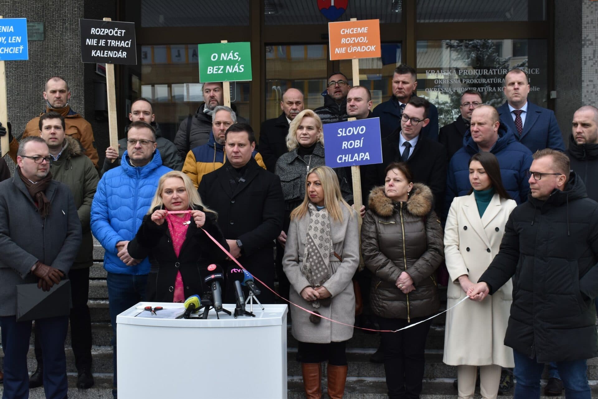 Starostom mestských častí PRASKLI NERVY: Podnet na prokuratúre a OSTRÁ reakcia mesta