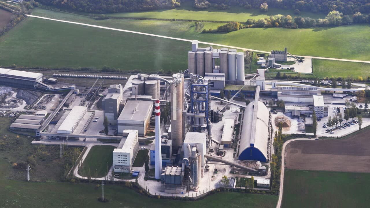 KSK si posvieti na cementáreň v Turni nad Bodvou. Tá už prešla mimoriadnou kontrolou