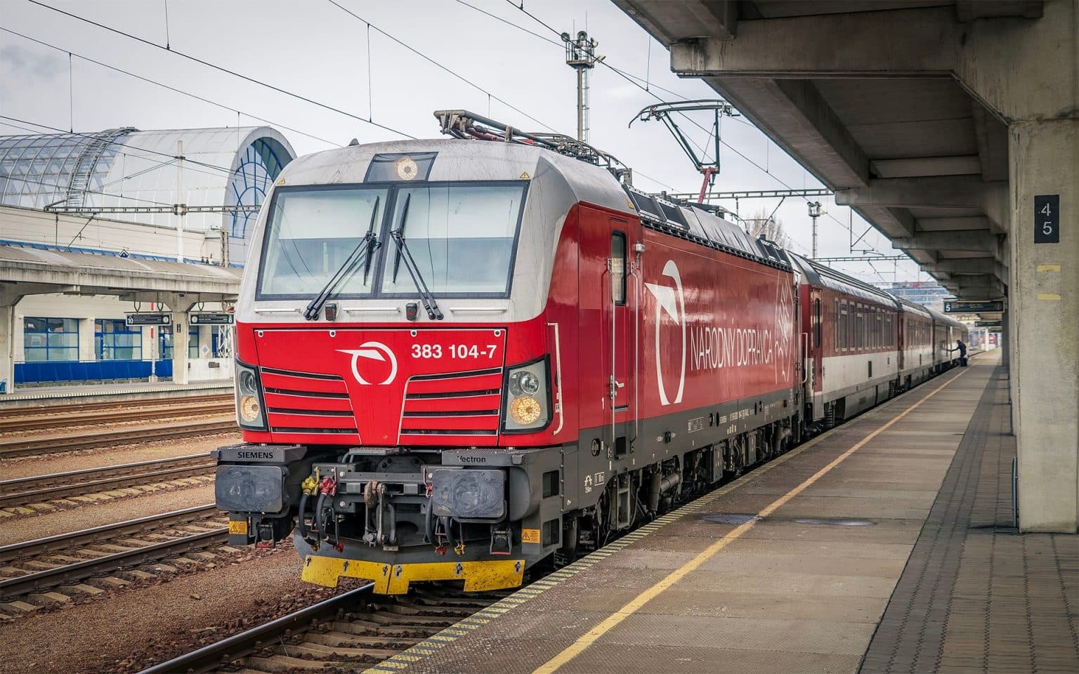 ZSSK sleduje obsadenosť vlakov, na hlavných trasách je zatiaľ dostatok miest