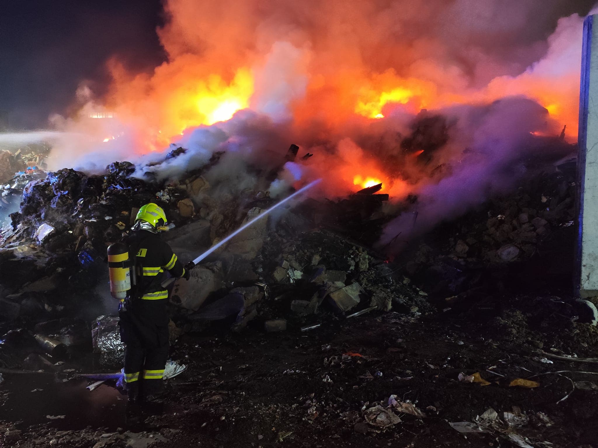 Horiaca skládka odpadu v Kokšov-Bakši (Foto)