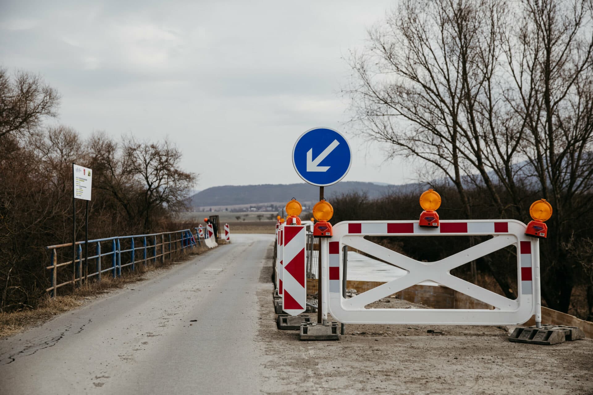 Fotografia k súvisiacemu článku Výstavba nového mostu M3219 cez potok Čečanka pri Mokranciach sa začína