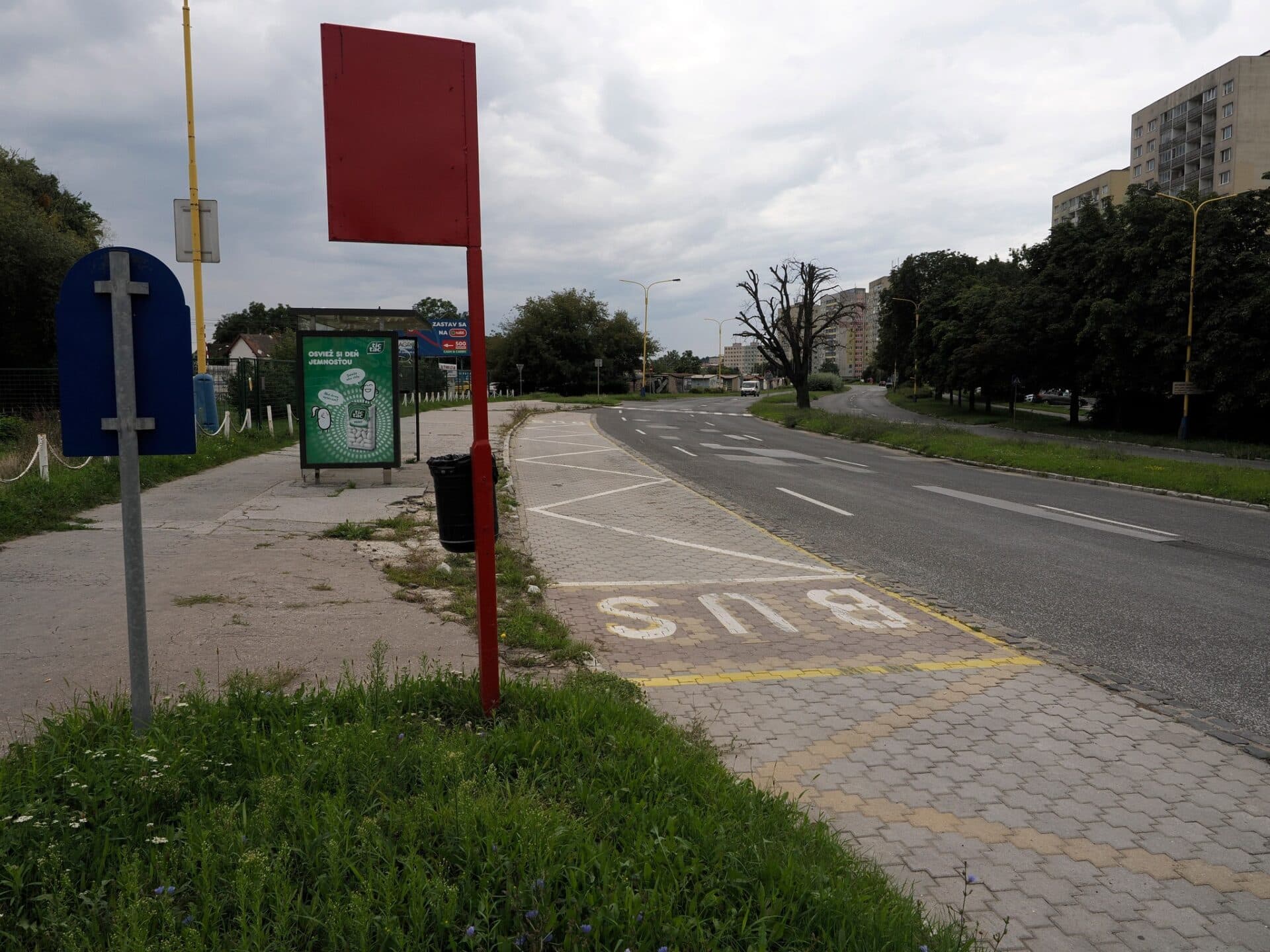 Fotografia k článku Zastávku MHD Sokolovská v smere na Sídlisko KVP začali modernizovať