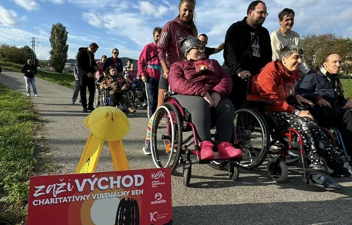 „Zaži východ 2024“! 230 bežcov vyrazí na štafetový beh, pomôžu deťom s hendikepom