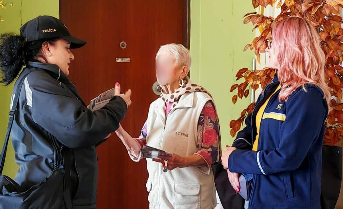 Policajti v Košiciach pomáhajú predísť PODVODOM NA SENIOROCH! (FOTO)