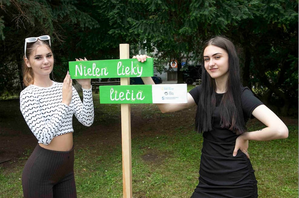 Dobrovoľníčky z SOŠ beauty služieb v Košiciach obnovili park UNLP (FOTO)
