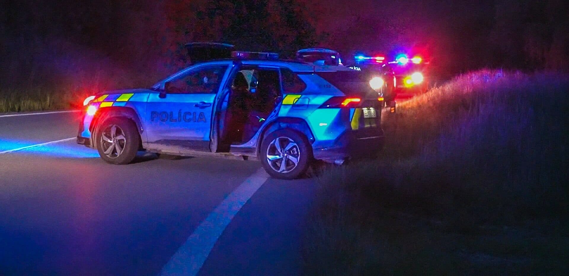 Pod VPLYVOM DROG a bez vodičáku unikal pred policajtmi!