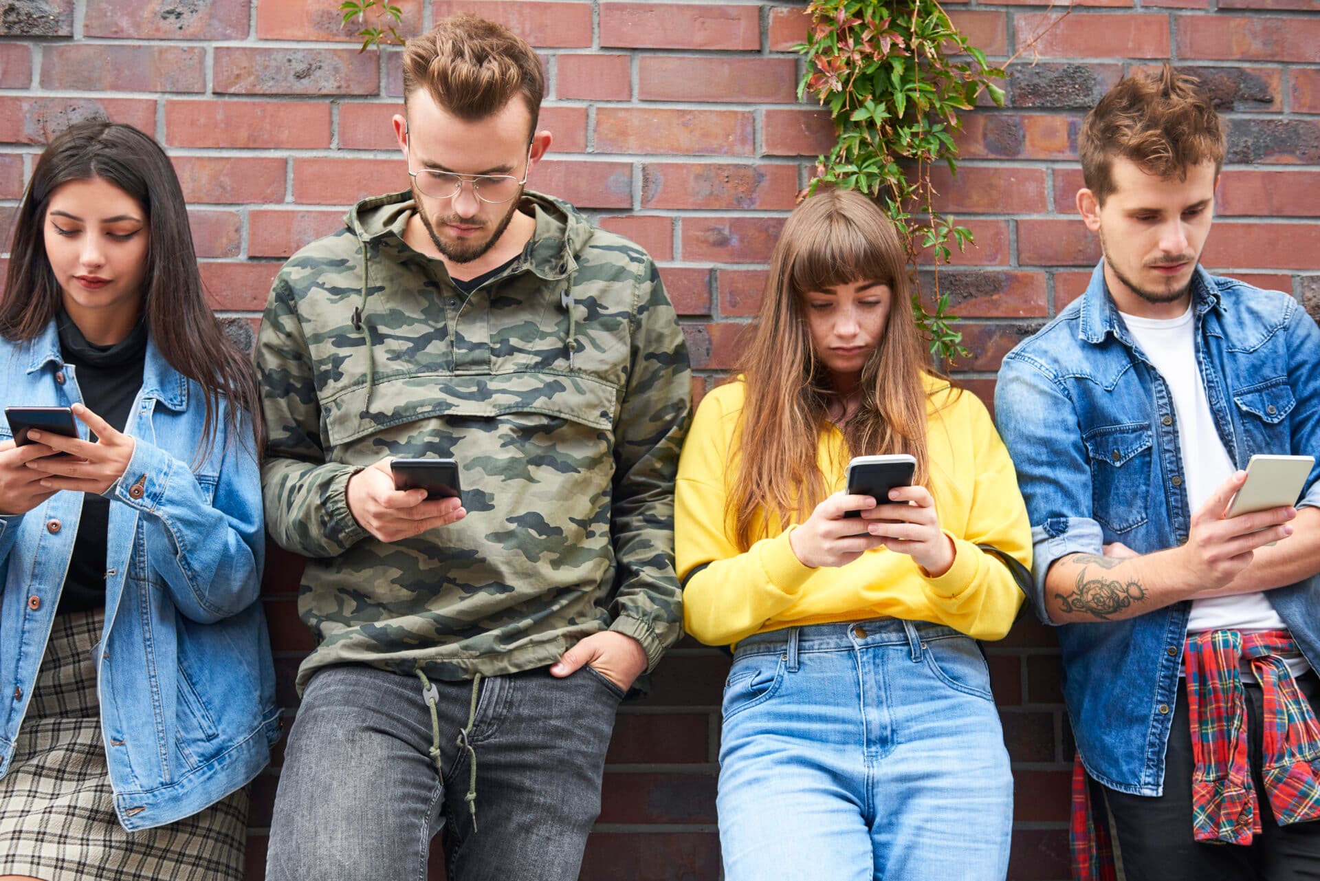 Viac ako šesť percent ľudí prejavuje známky závislosti na mobilných telefónoch