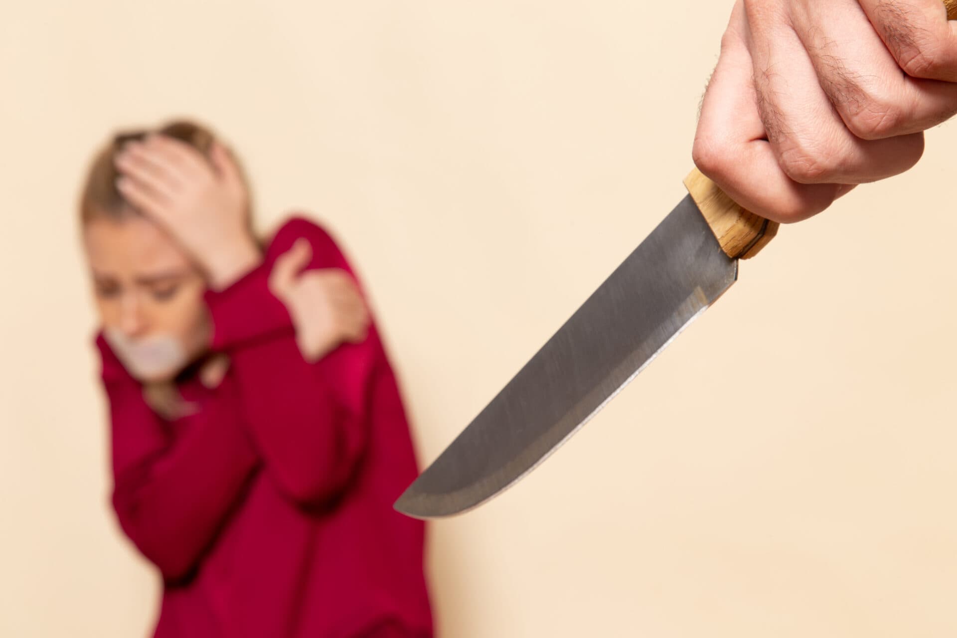 Šokujúca tragédia v škole! Muž usmrtil manželku pred OČAMI SVOJHO SYNA