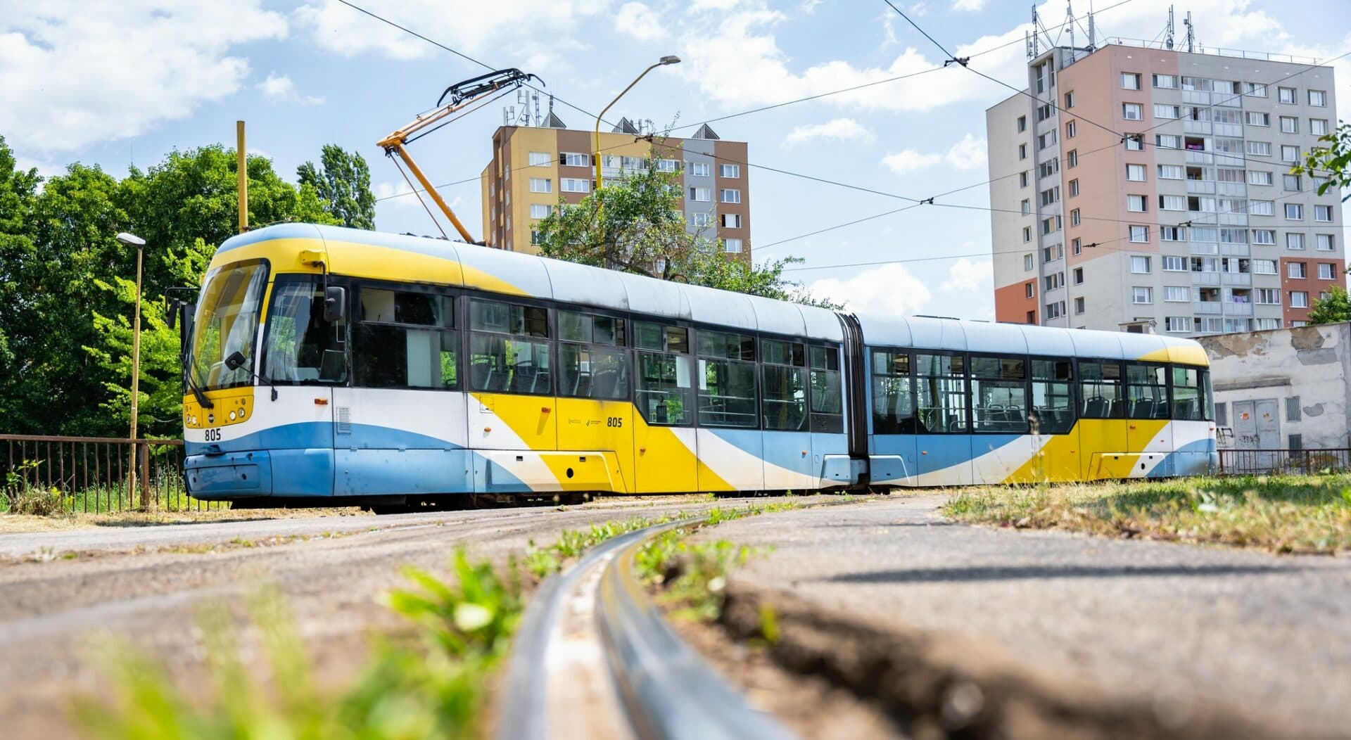 Od pondelka prestanú na sídlisku Nad jazerom premávať električky. Počas modernizácie trate ich nahradia autobusy