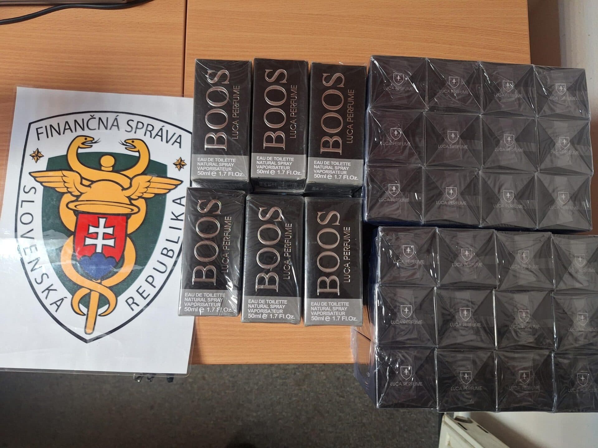 Colníci zadržali podozrivé parfumy BOOS. Vodič nevedel preukázať ich pôvod