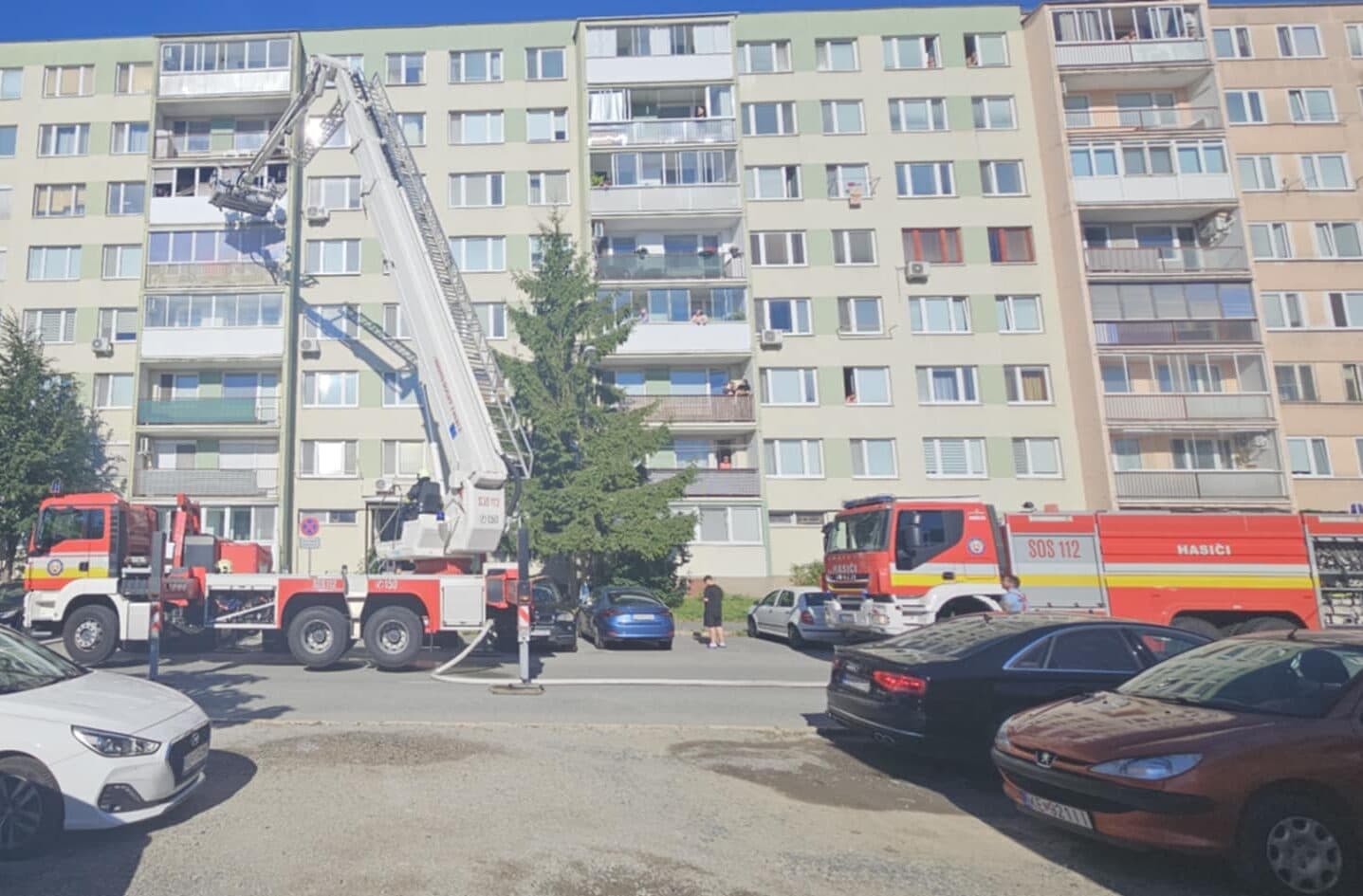 Požiar bytu na Michalovskej ulici: Nadýchalo sa päť osôb, vrátane bábätka