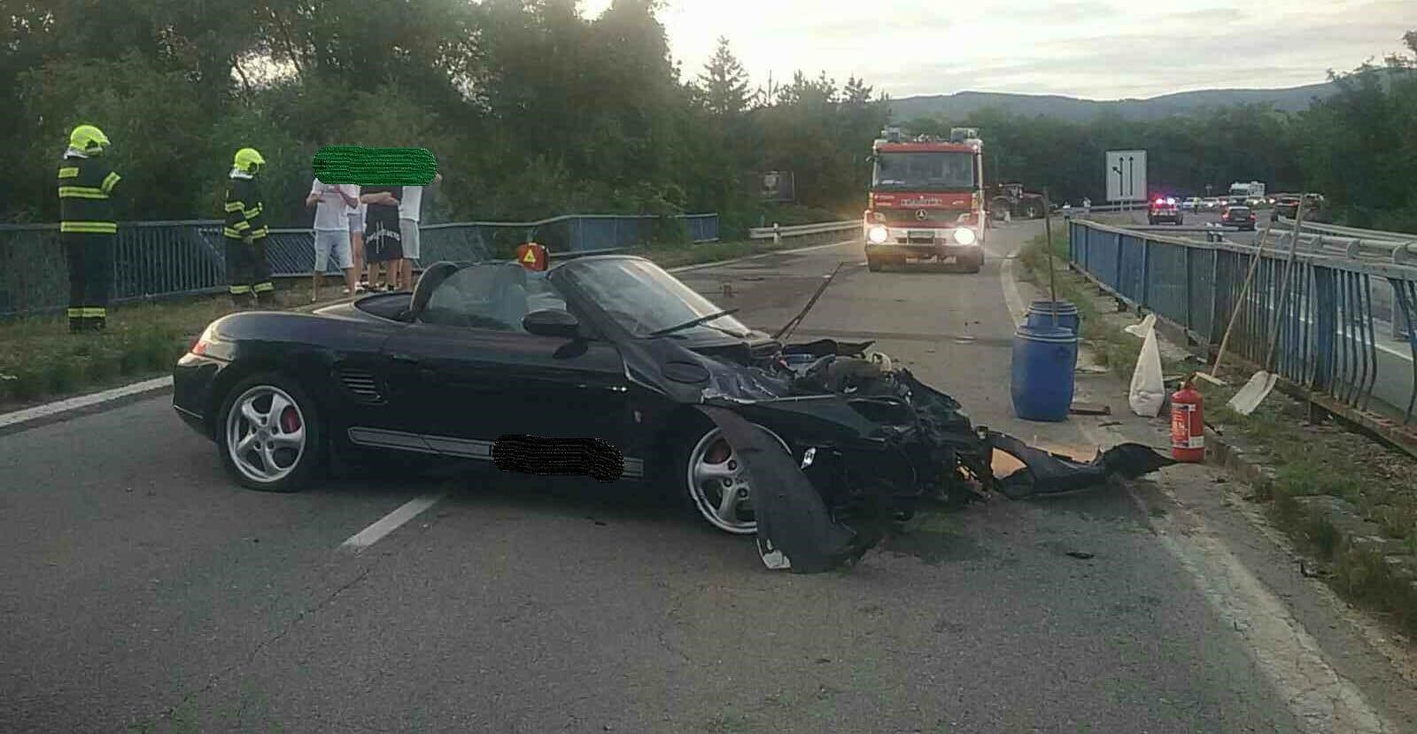 Pri nehode pri Michalovciach pomáhal zraneným hasič mimo služby (FOTO)