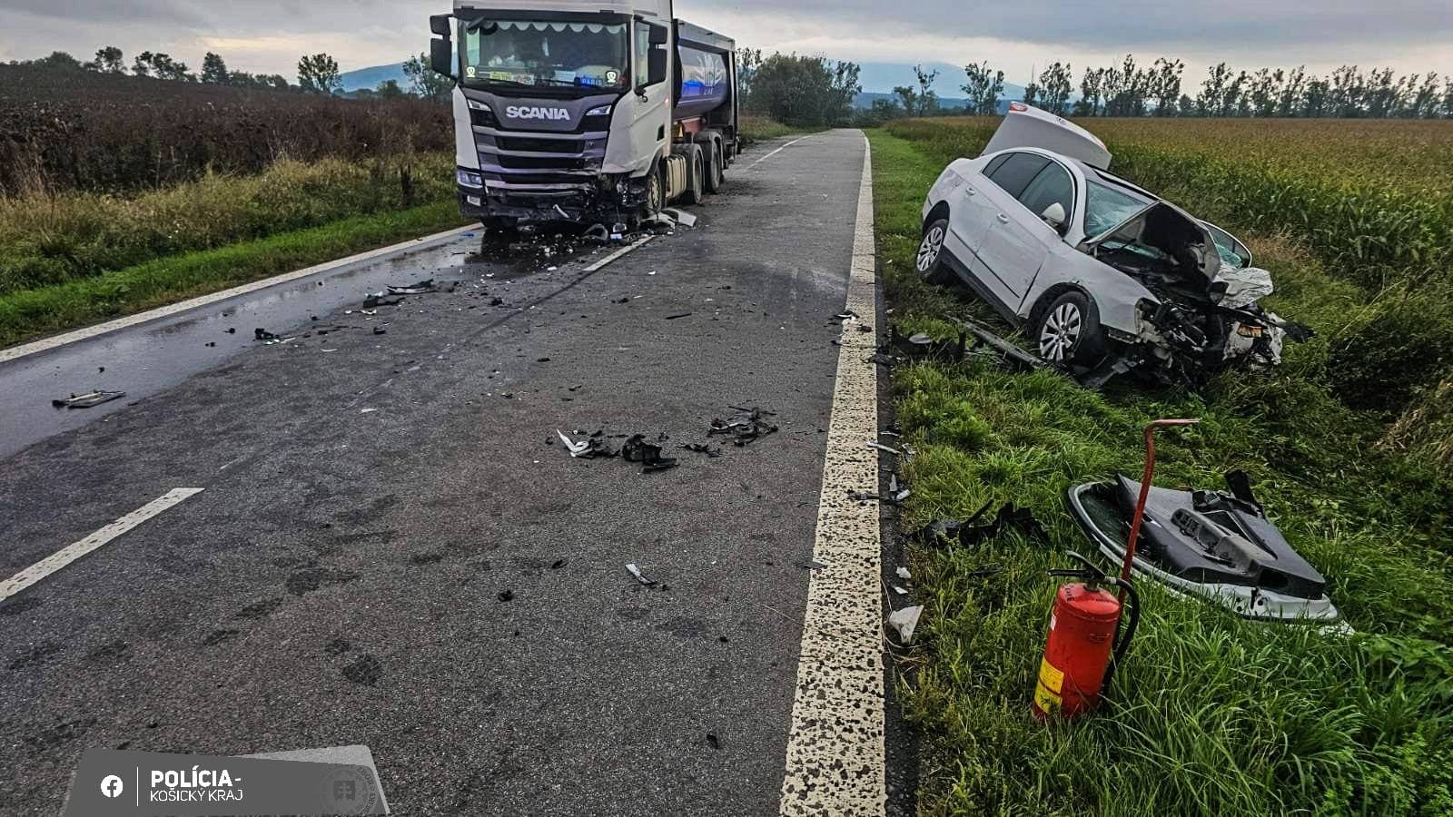 Tragická nehoda si vyžiadala život vodičky osobného auta