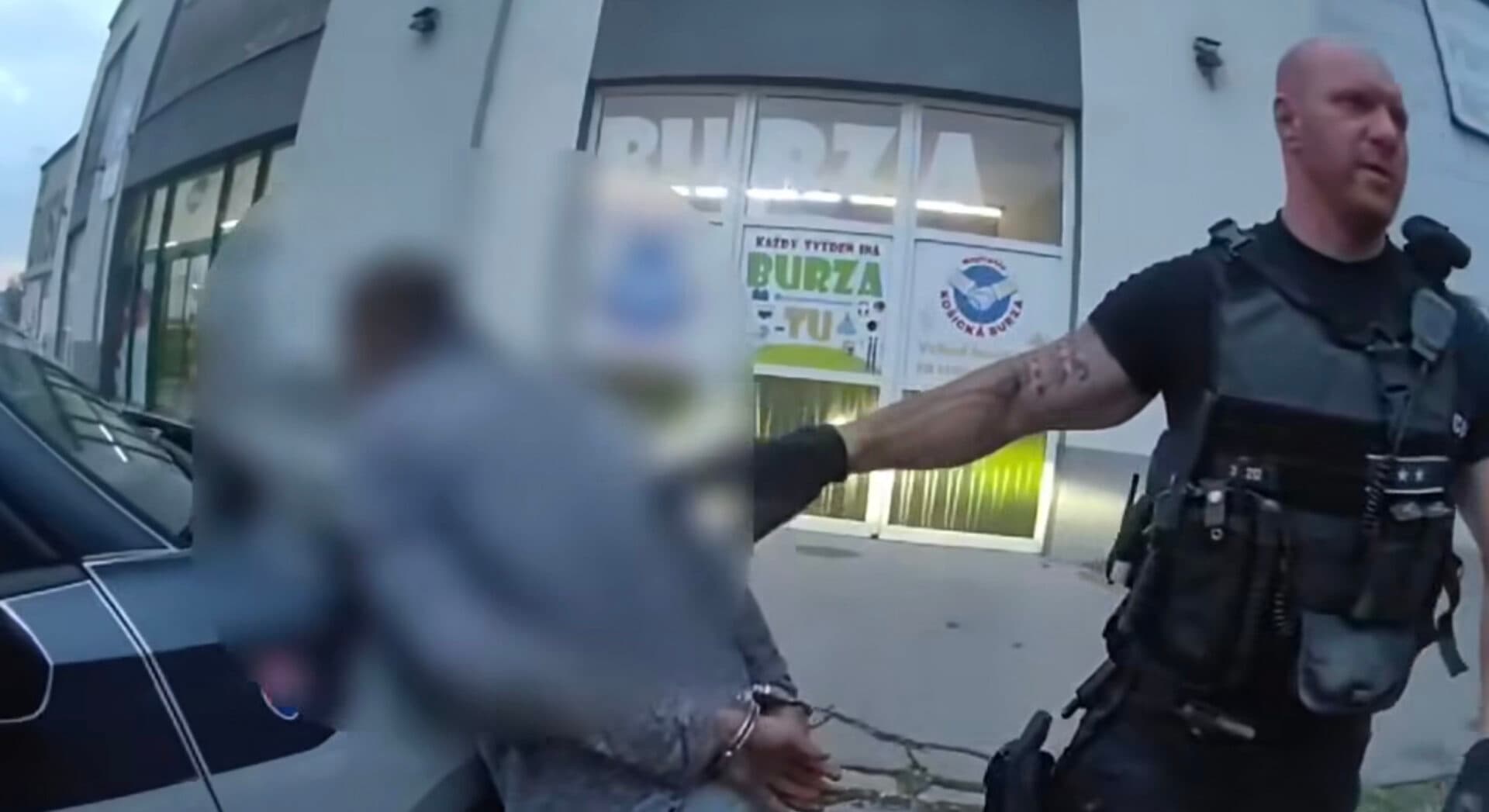 Policajti zadržali vlámača v obchodnom centre na Ťahanovciach