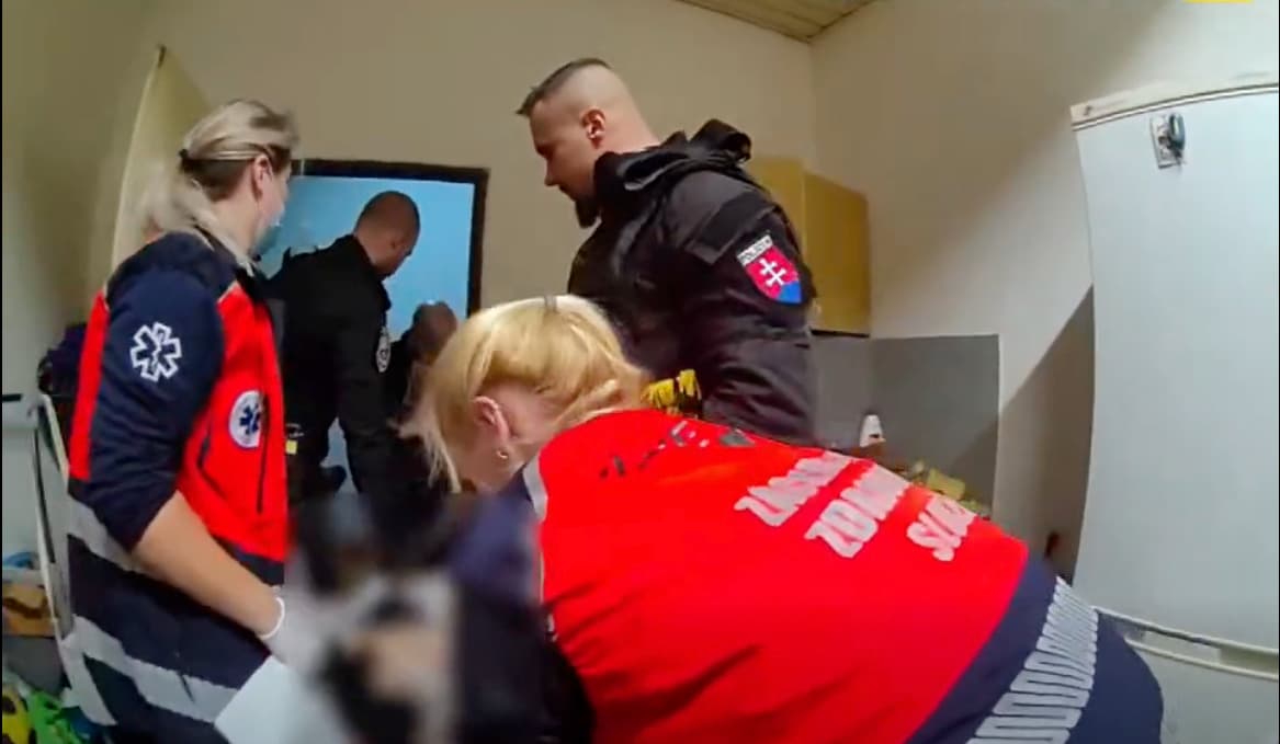 Policajti bojovali o život mladej ženy