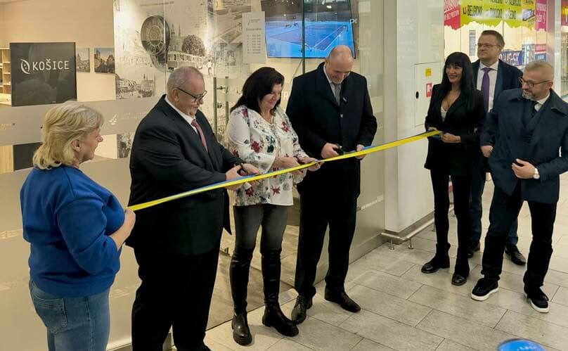 V priestoroch košickej Železničnej stanice otvorili nové Zákaznícke centrum DPMK