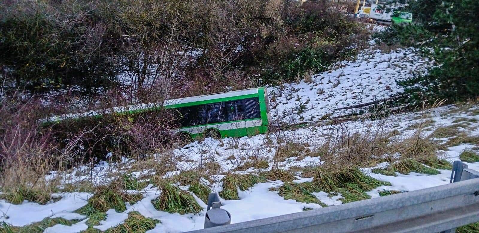 Na Hlinkovej ulici v Košiciach mal nehodu autobus MHD