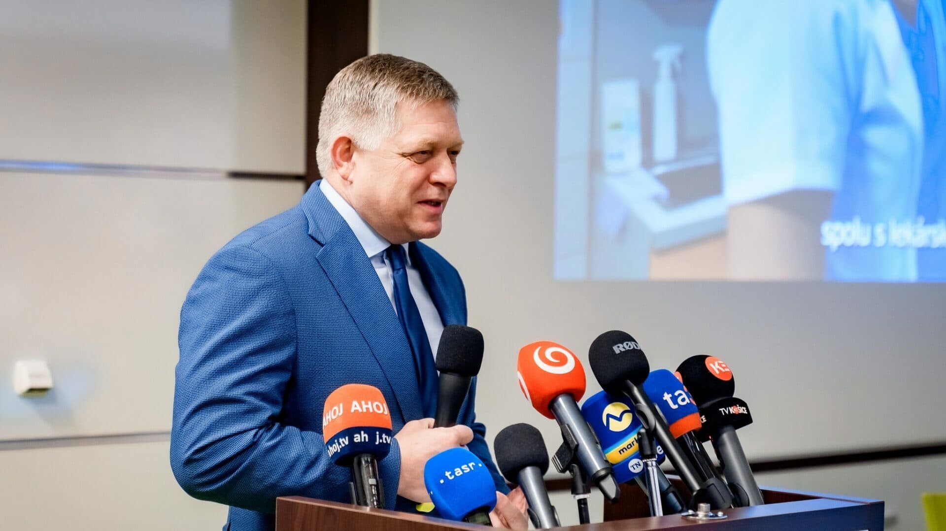 Zrušené sviatky, zachované príplatky. Podľa Fica ide o zámer na podporu ekonomiky