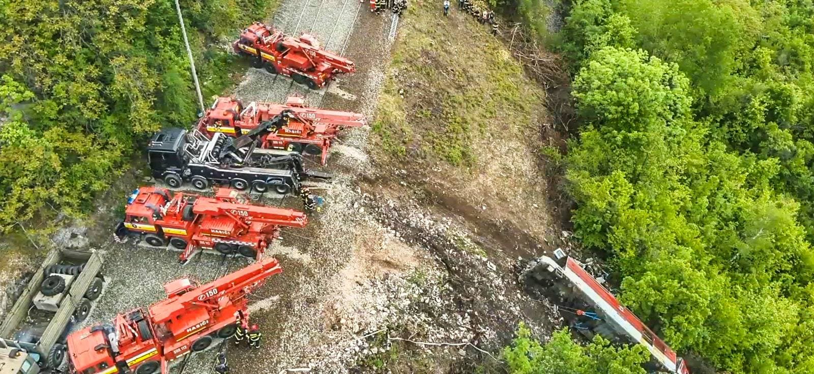Fotografia k súvisiacemu článku V Jablonove nad Turňou pokračujú práce na odstraňovaní havarovaného rušňa (FOTO)