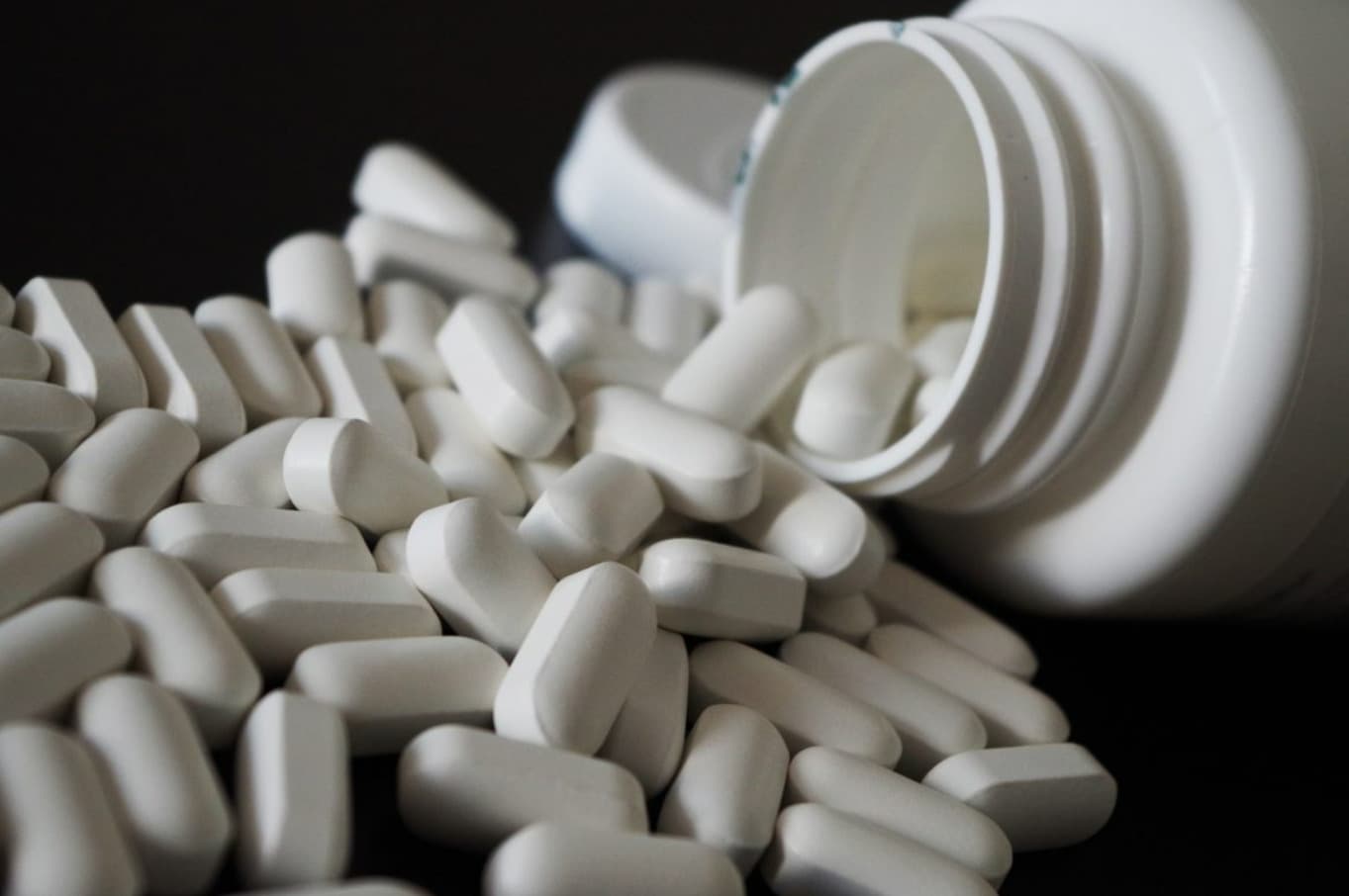 Spoločnosť Merck požiadala Európsku liekovú agentúru o schválenie tabletky proti COVID-19