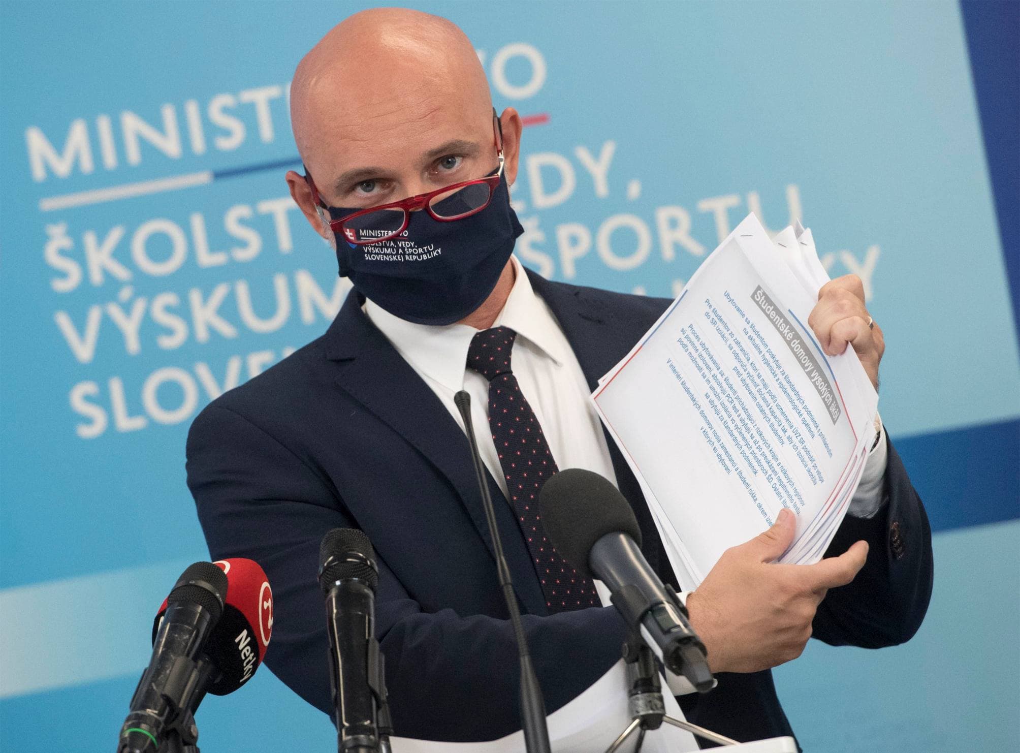 Žiaci sa vrátia do škôl, potvrdil to minister školstva. Rúška budú povinné