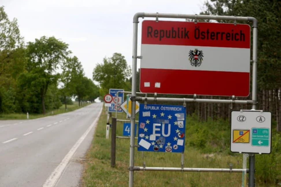 Nákupy v Rakúsku budú obťažnejšie. Rakúsko oddnes sprísňuje podmienky vstupu do krajiny