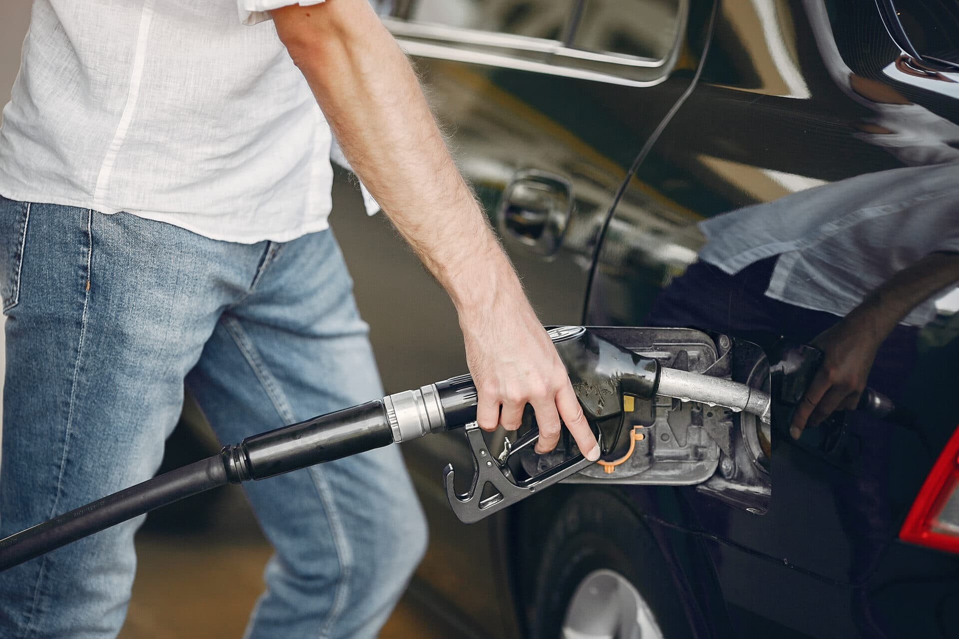 Krajiny EÚ schválili prísnejšie klimatické pravidlá. Vzťahujú sa aj na zákaz predaja áut na benzín či naftu