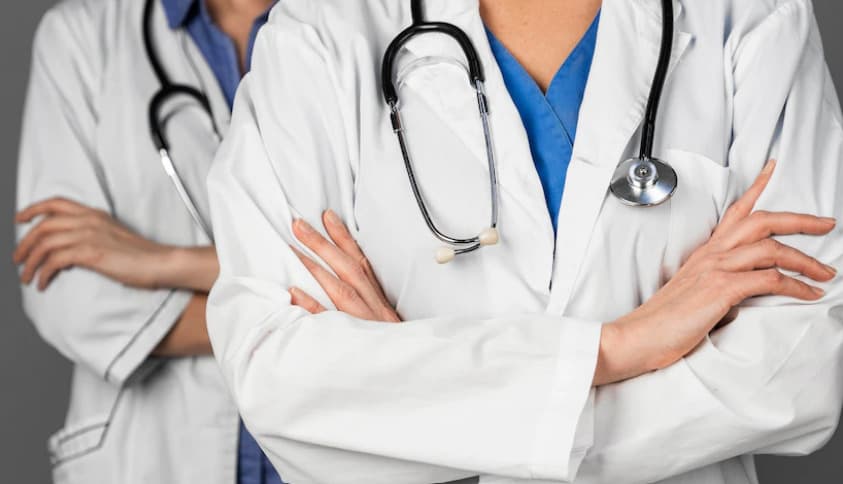 Mnohí lekári neprijímajú nových pacientov a nemocnice sú kapacitne preťažené