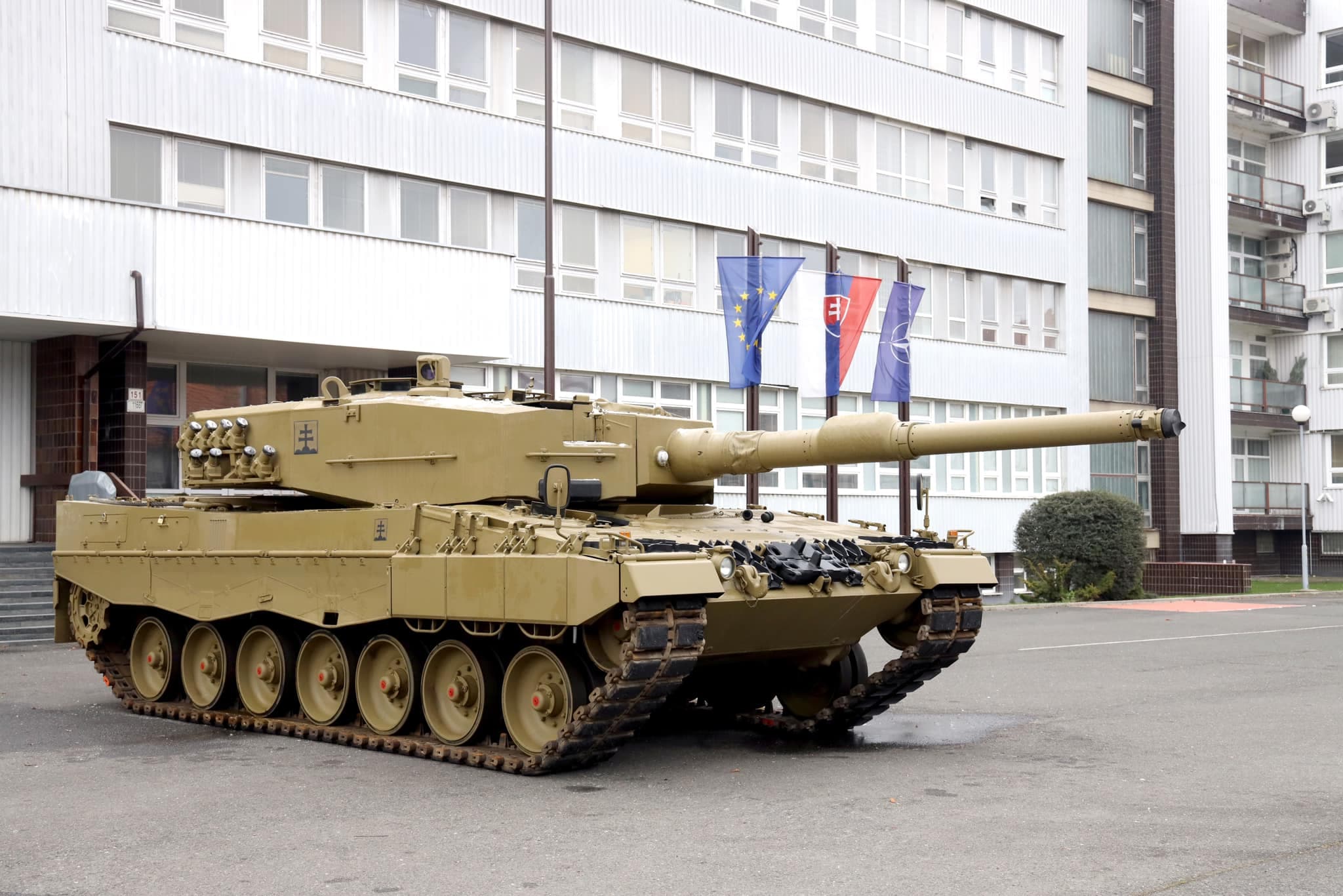 Nemecko poskytne Slovensku bojové tanky Leopard 2A4 (FOTO)