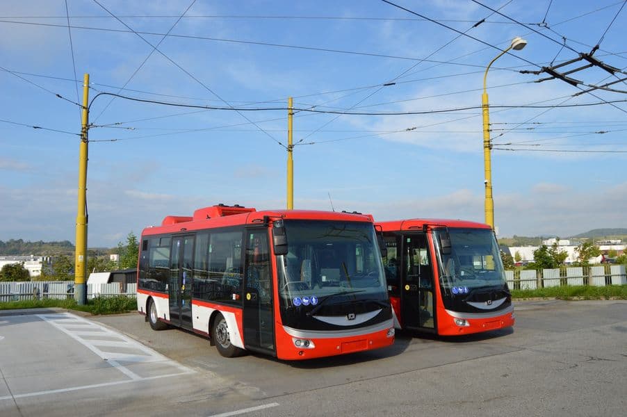 Do mesta dorazili moderné elektrické midibusy
