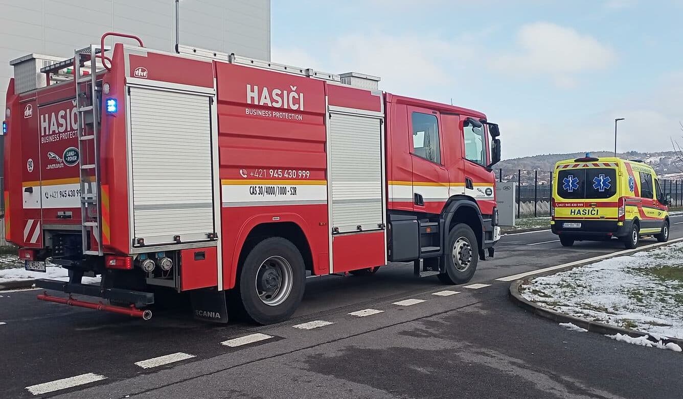 Na ceste z Košíc na kopec Jahodná sa stala dopravná nehoda, na miesto smerujú hasiči
