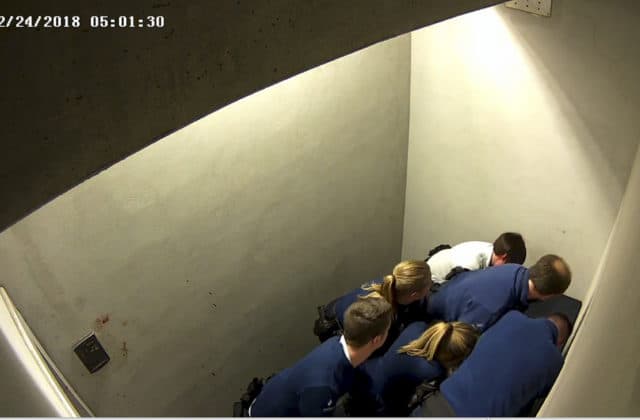 Výbor OSN znepokojuje policajné násilie v Belgicku, žiada o riadne vyšetrenie smrti Chovanca – Video