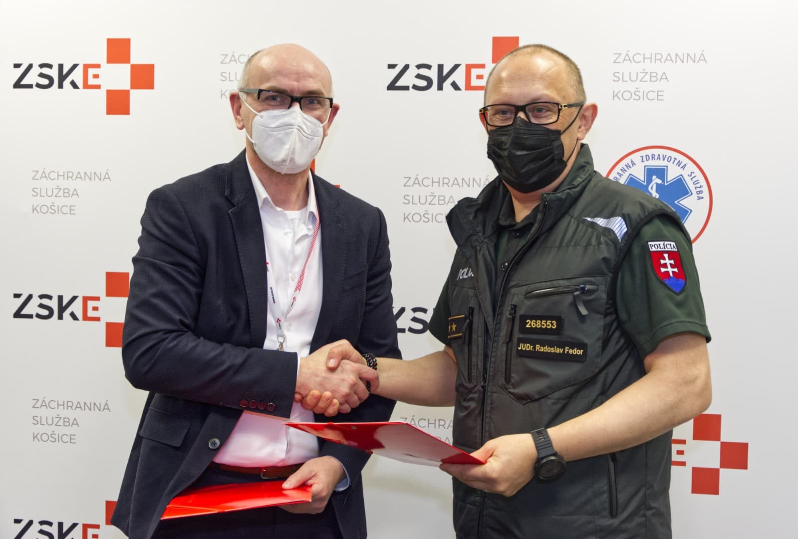 Košickí záchranári a policajti si budú odovzdávať skúsenosti, podpísali memorandum