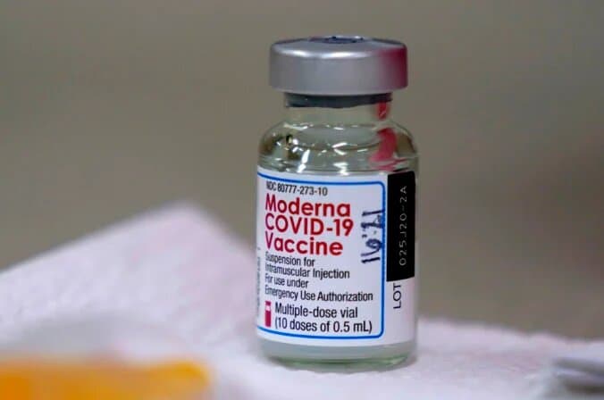 Vakcína firmy Moderna má u detí vo veku od 12 rokov 93-percentnú účinnosť