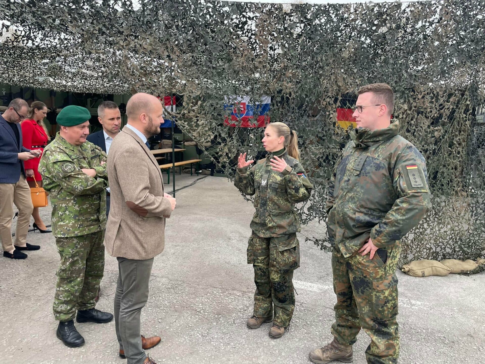 Nasledujúce roky investuje rezort obrany viac ako 100 miliónov do letiska Sliač, tvrdí minister Naď (FOTO)