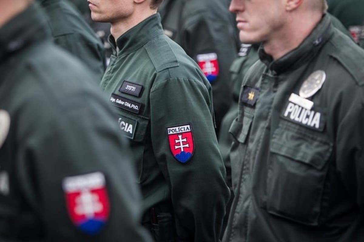 Slovenskí policajti sa majú podieľať na vyšetrovaní vojnových zločinov na Ukrajine