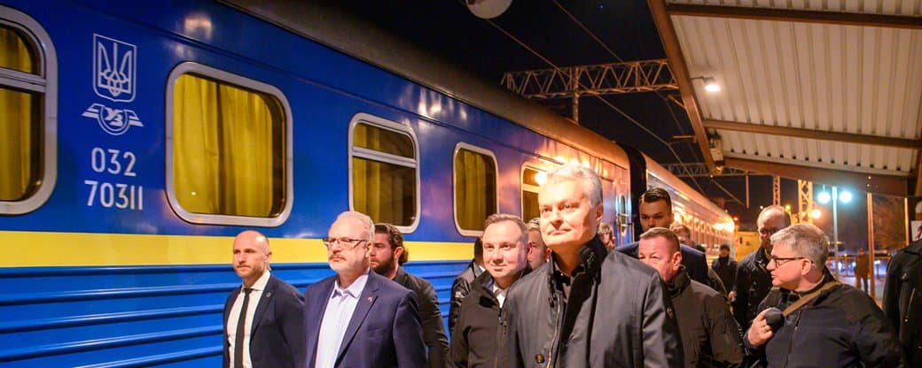 Prezidenti Poľska a pobaltských štátov sú na ceste do Kyjeva