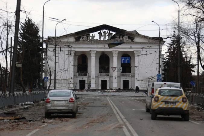 Ruské jednotky zadržali vodičov mikrobusov, ktorí pomáhali pri evakuácii ľudí z Mariupoľa