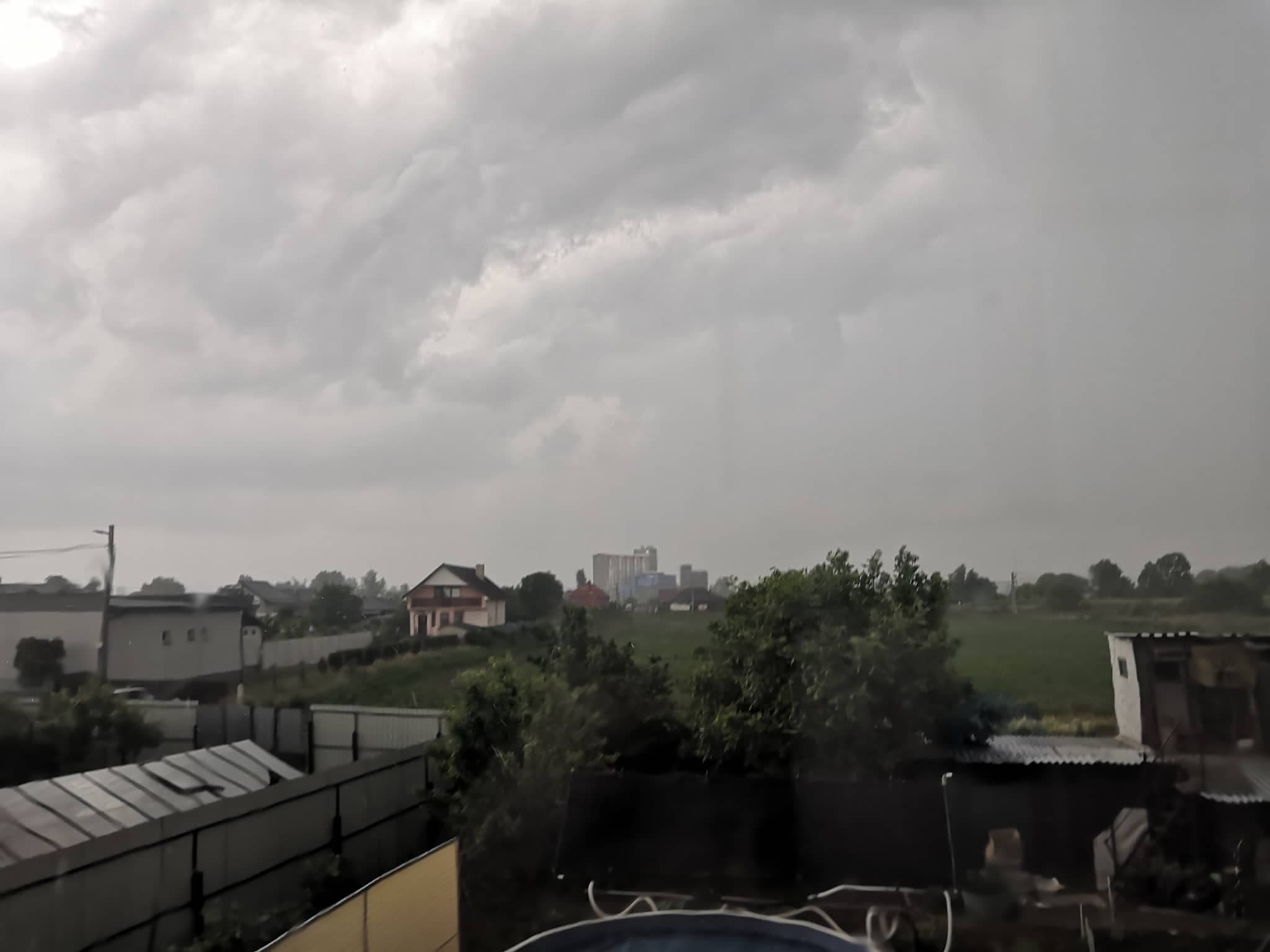 Pri búrkach hrozí backbuilding. Výrazná búrka zasiahla už aj Košice