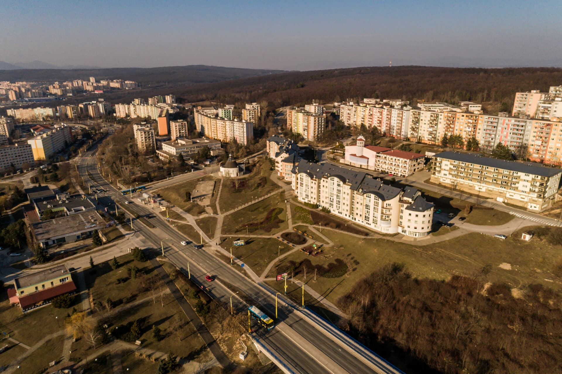 Novinky z Furče: Obnova vnútroblokov sa začne už onedlho